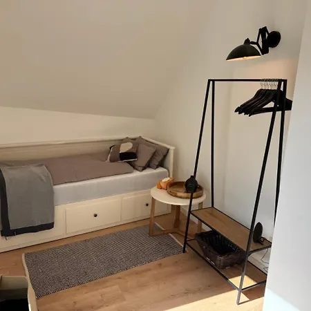 Eifelquartier L8 شقة شليدن